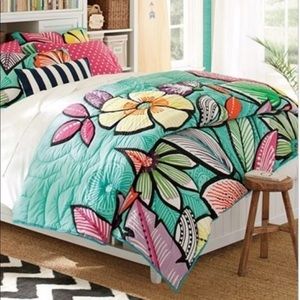 PB Teen quilt and 2 shams